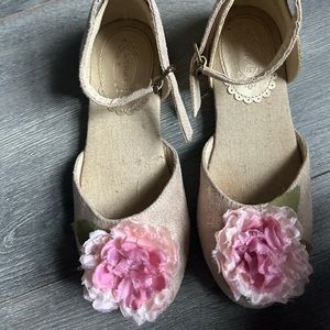Girl shoes